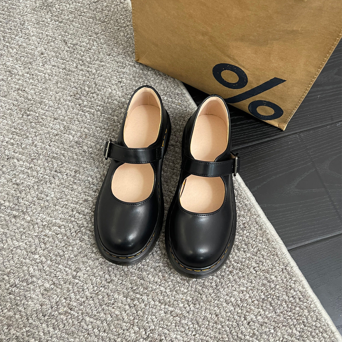 Women's Retro Buckled Mary Jane Shoes with Low Heel Design
